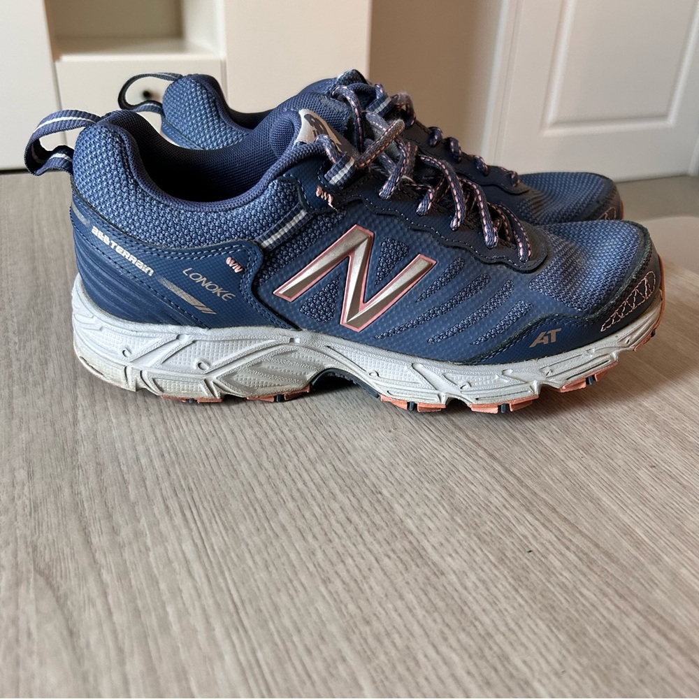 New Balance all terrain Navy and Pink Sneakers size 9.5 women’s